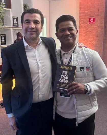 Parceria em lançamento de livro.