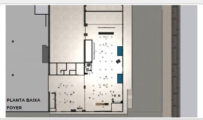Planta baixa do foyer com marcação de fluxo e mobiliário.